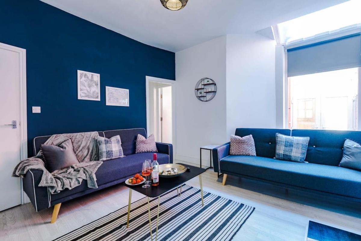 Large 4 Bedroom Home With Free Parking Near Mediacityuk Manchester Ngoại thất bức ảnh