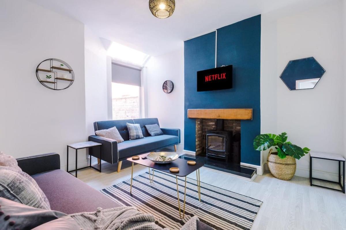 Large 4 Bedroom Home With Free Parking Near Mediacityuk Manchester Ngoại thất bức ảnh