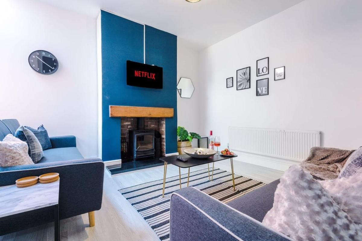 Large 4 Bedroom Home With Free Parking Near Mediacityuk Manchester Ngoại thất bức ảnh